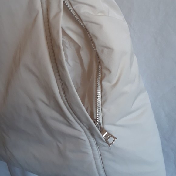 Banana Republic Puffer Vest, - Picture 3 of 6